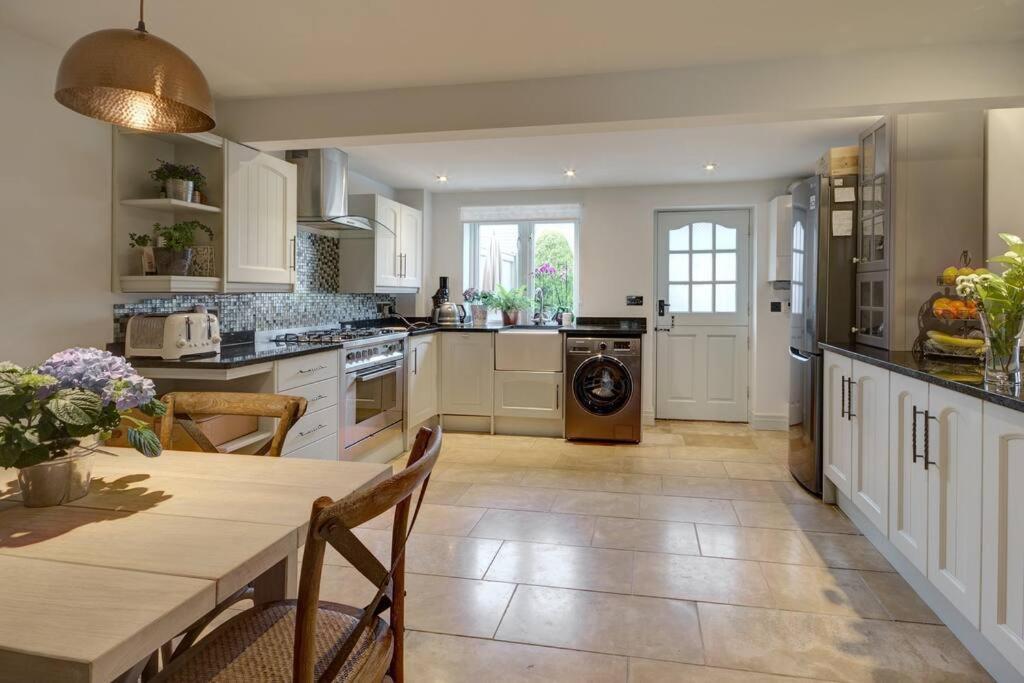 Historic Cotswold Chic Style For Uk Staycation Bourton-on-the-Water Zewnętrze zdjęcie